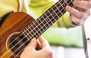 curso aula ukulele escola marts cumbica p 370x235 - Ukulele